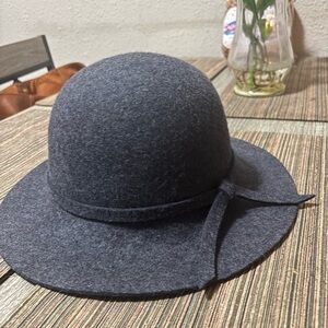 100% Wool Black ajustable packable hat - made in Italy
